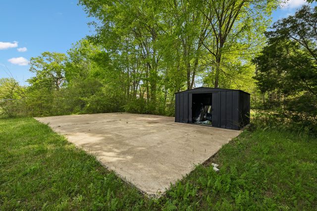 1003 Twin Creek Rd, Charlotte, TN 37036