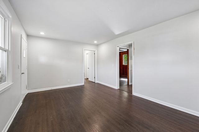 1003 Twin Creek Rd, Charlotte, TN 37036