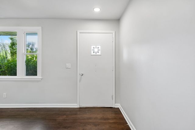 1003 Twin Creek Rd, Charlotte, TN 37036