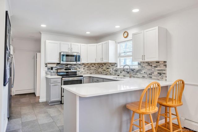 343 Oak Avenue, Riverhead, NY 11901