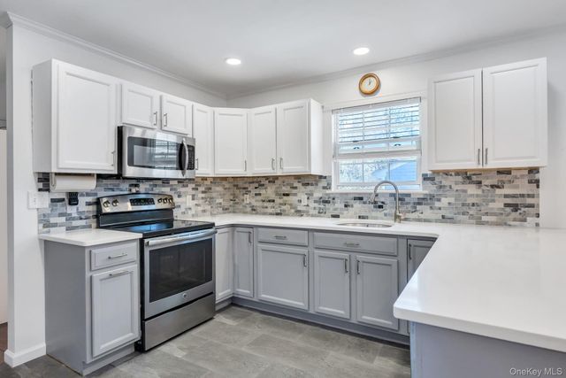 343 Oak Avenue, Riverhead, NY 11901