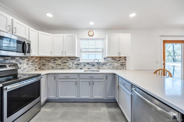 343 Oak Avenue, Riverhead, NY 11901