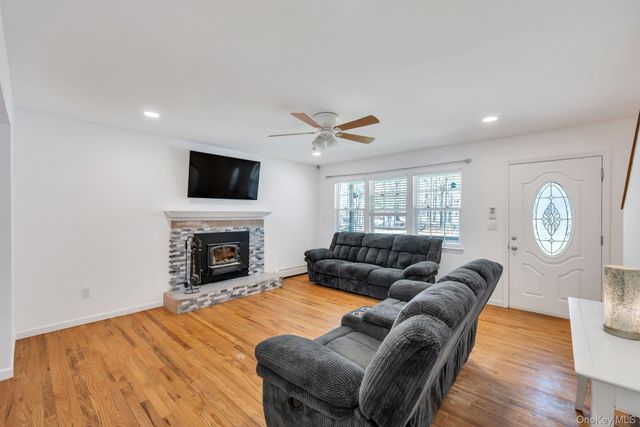 343 Oak Avenue, Riverhead, NY 11901