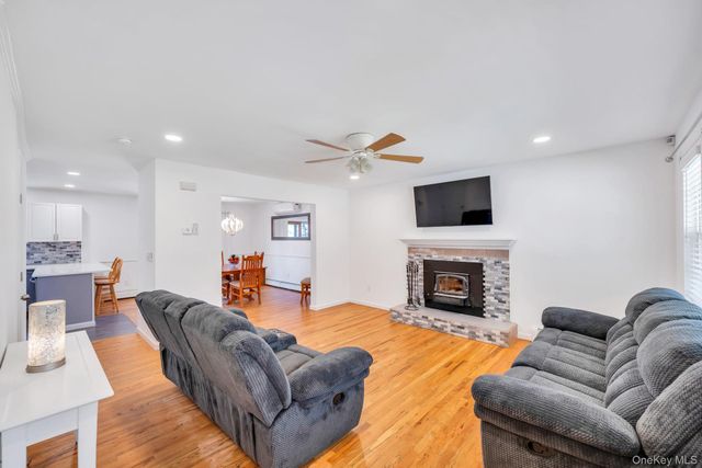 343 Oak Avenue, Riverhead, NY 11901