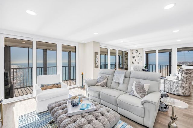 15462 GULF BOULEVARD 1006, Madeira Beach, FL 33708