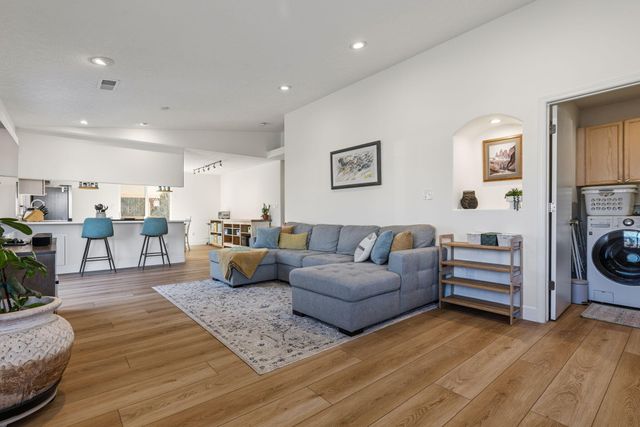 6920 Shale Avenue NE, Albuquerque, NM 87113