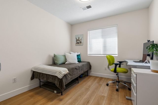 6920 Shale Avenue NE, Albuquerque, NM 87113