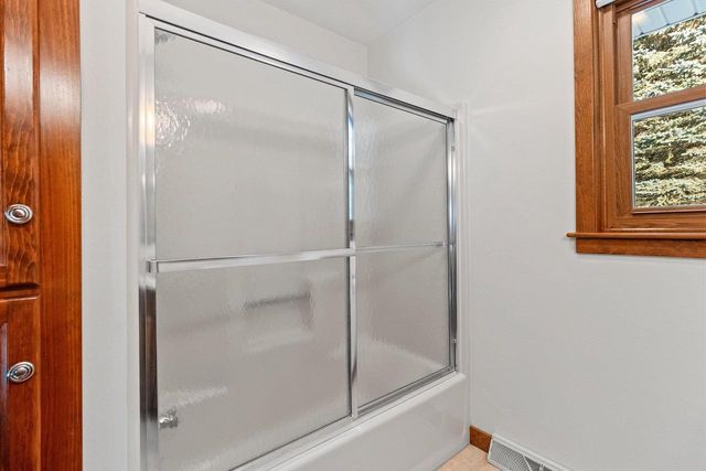 3410 GLENDALE AVENUE, Howard, WI 54313