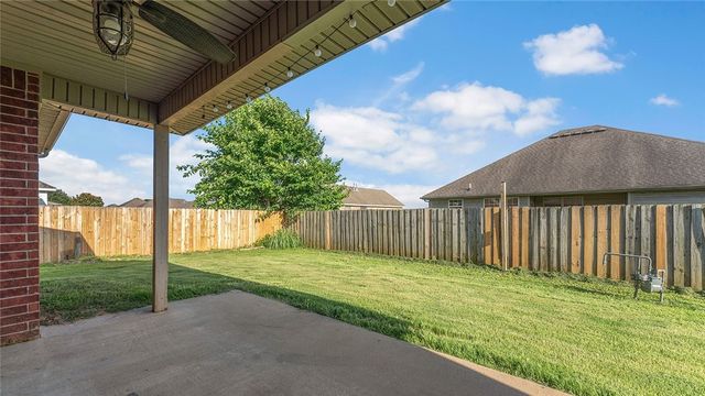 410 Torino Place, Centerton, AR 72719