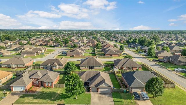 410 Torino Place, Centerton, AR 72719