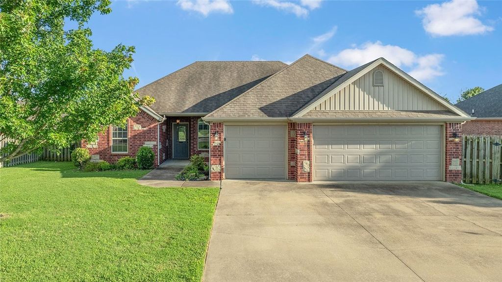 410 Torino Place, Centerton, AR 72719