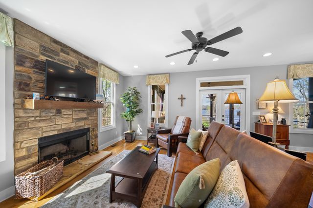 369 Fanning Bend Dr, Winchester, TN 37398