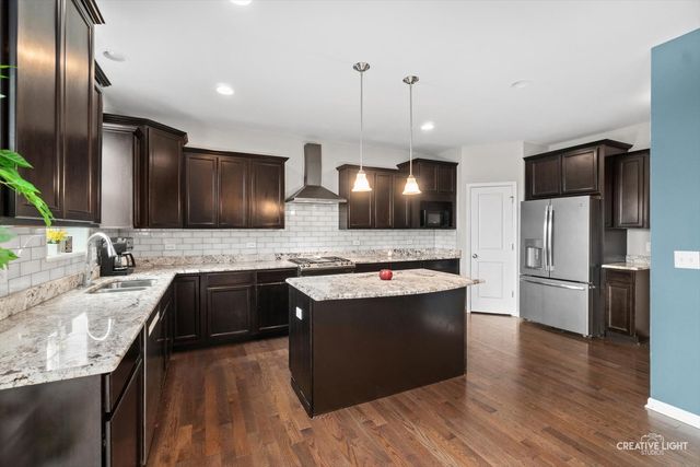 991 S Carly Circle, Yorkville, IL 60560