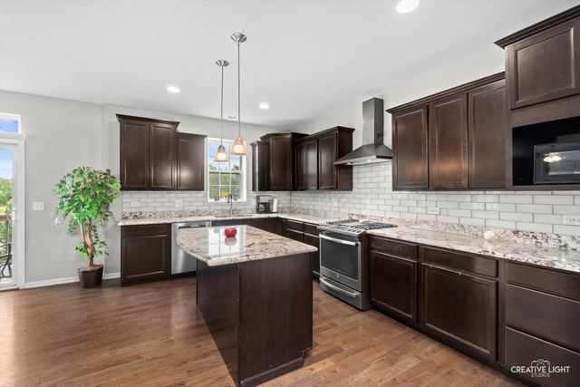 991 S Carly Circle, Yorkville, IL 60560