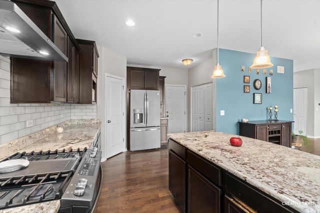 991 S Carly Circle, Yorkville, IL 60560