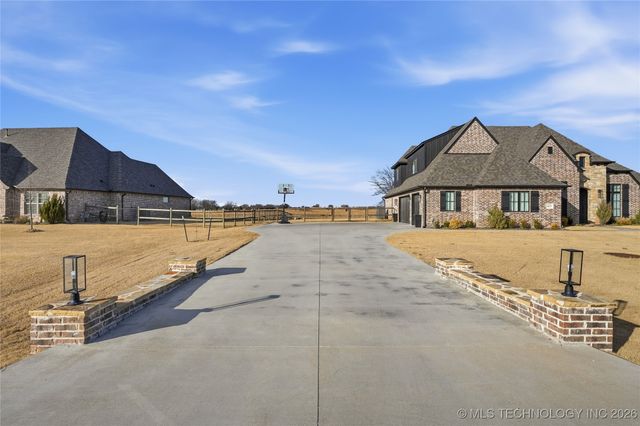 4239 E 177th Place S, Bixby, OK 74008