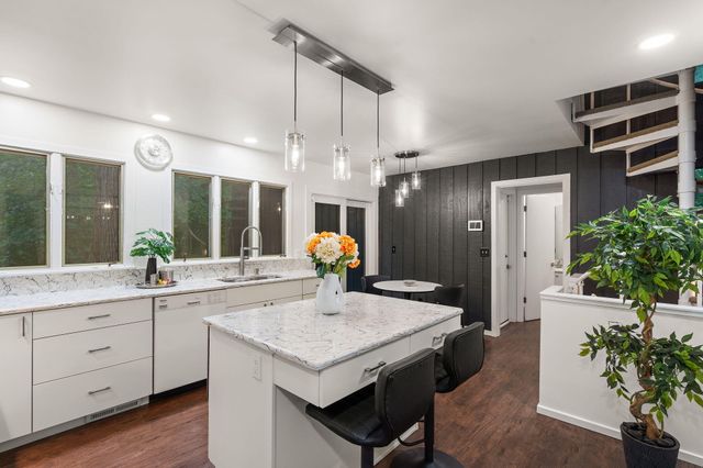 2403 Sherwood Drive, Valparaiso, IN 46385