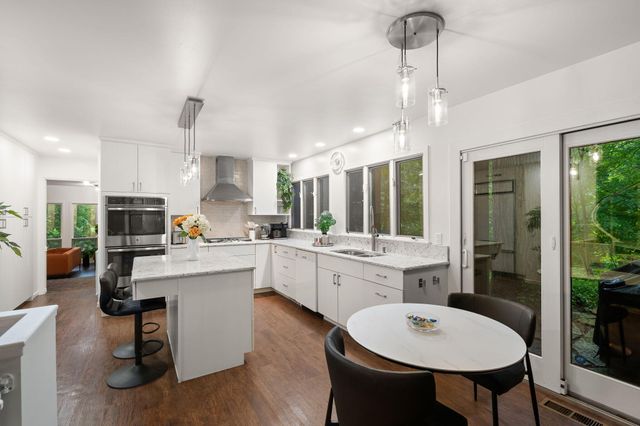 2403 Sherwood Drive, Valparaiso, IN 46385
