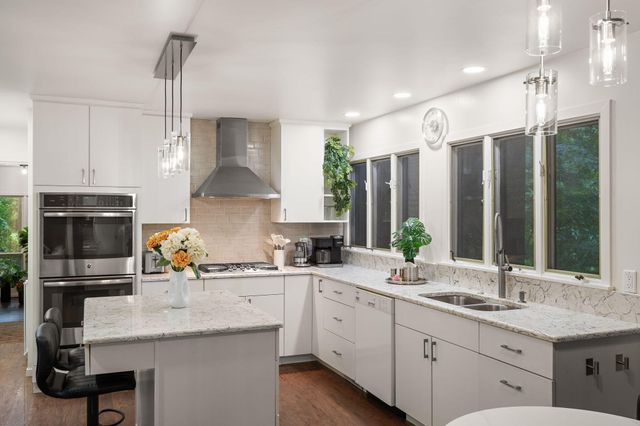 2403 Sherwood Drive, Valparaiso, IN 46385