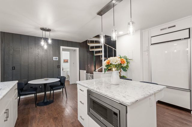 2403 Sherwood Drive, Valparaiso, IN 46385