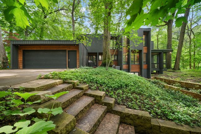 2403 Sherwood Drive, Valparaiso, IN 46385