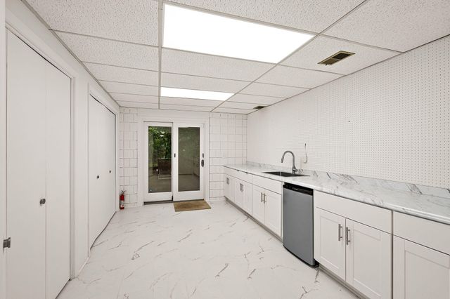 2403 Sherwood Drive, Valparaiso, IN 46385