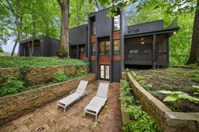 2403 Sherwood Drive, Valparaiso, IN 46385