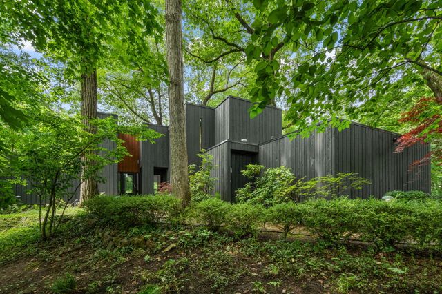 2403 Sherwood Drive, Valparaiso, IN 46385