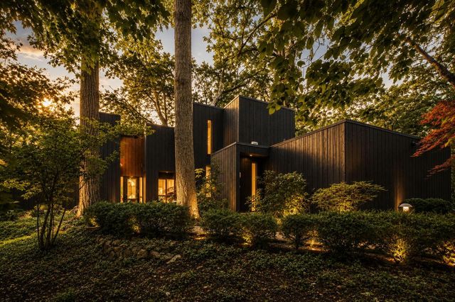 2403 Sherwood Drive, Valparaiso, IN 46385