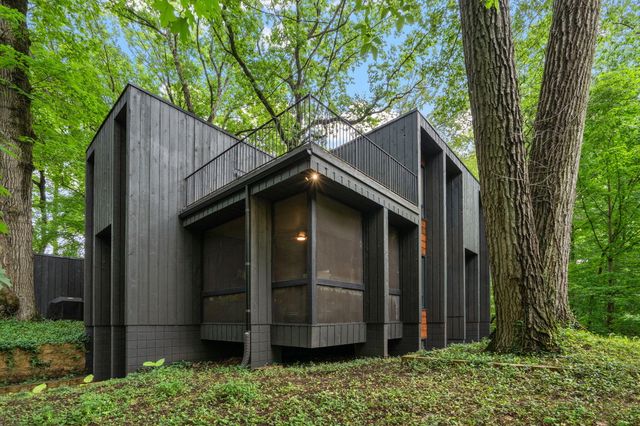 2403 Sherwood Drive, Valparaiso, IN 46385
