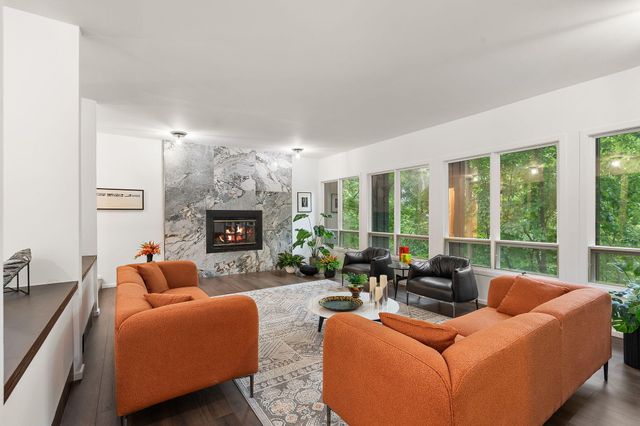 2403 Sherwood Drive, Valparaiso, IN 46385