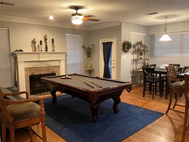 2102 Hunter Place Lane, Arlington, TX 76006