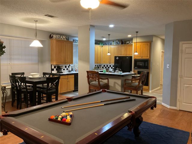 2102 Hunter Place Lane, Arlington, TX 76006