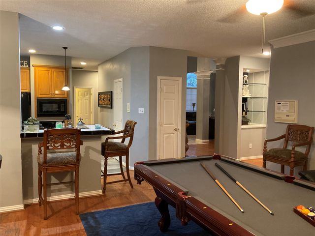 2102 Hunter Place Lane, Arlington, TX 76006