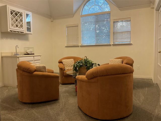 2102 Hunter Place Lane, Arlington, TX 76006