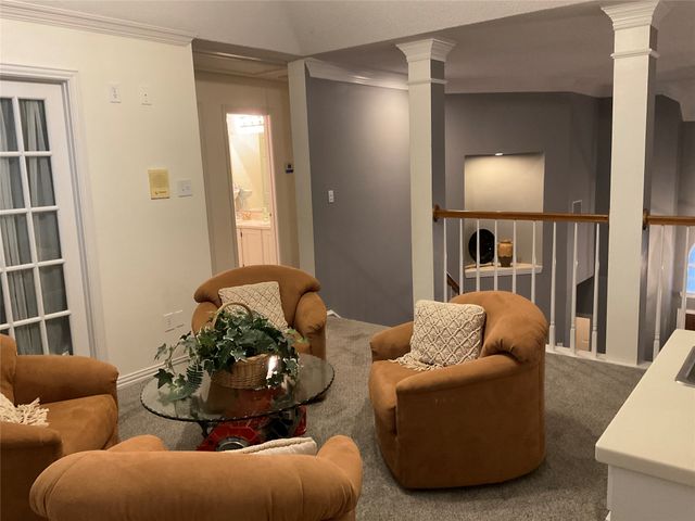 2102 Hunter Place Lane, Arlington, TX 76006