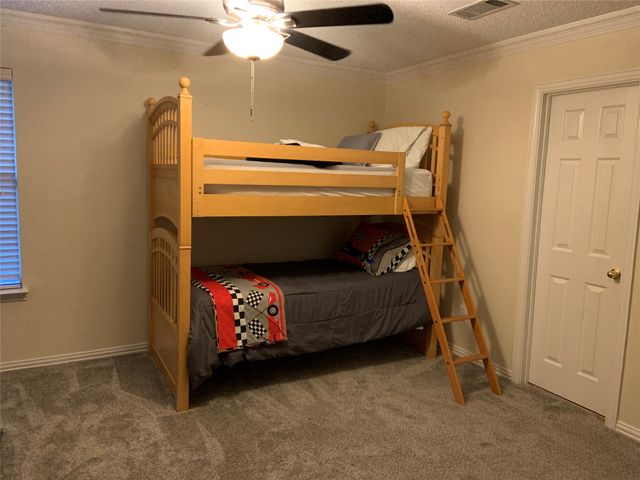 2102 Hunter Place Lane, Arlington, TX 76006