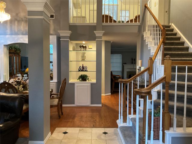 2102 Hunter Place Lane, Arlington, TX 76006