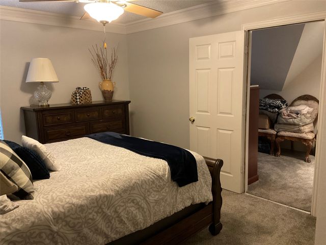 2102 Hunter Place Lane, Arlington, TX 76006