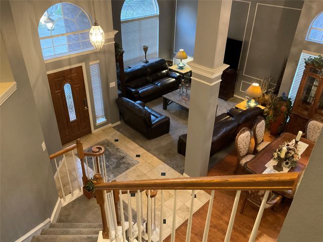 2102 Hunter Place Lane, Arlington, TX 76006