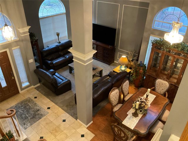 2102 Hunter Place Lane, Arlington, TX 76006