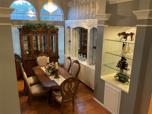 2102 Hunter Place Lane, Arlington, TX 76006