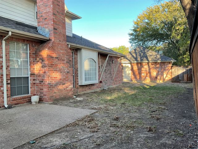2102 Hunter Place Lane, Arlington, TX 76006
