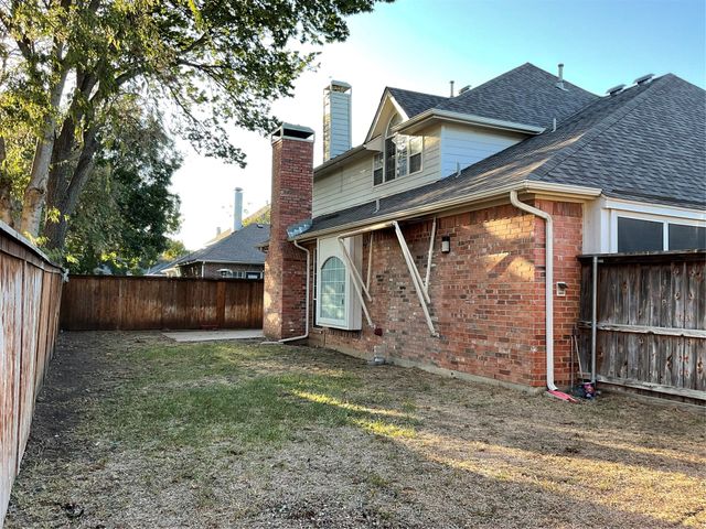 2102 Hunter Place Lane, Arlington, TX 76006