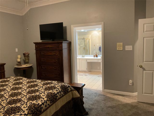 2102 Hunter Place Lane, Arlington, TX 76006