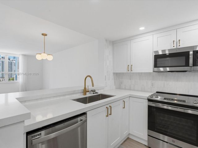 701 Brickell Key Boulevard 1201, Miami, FL 33131