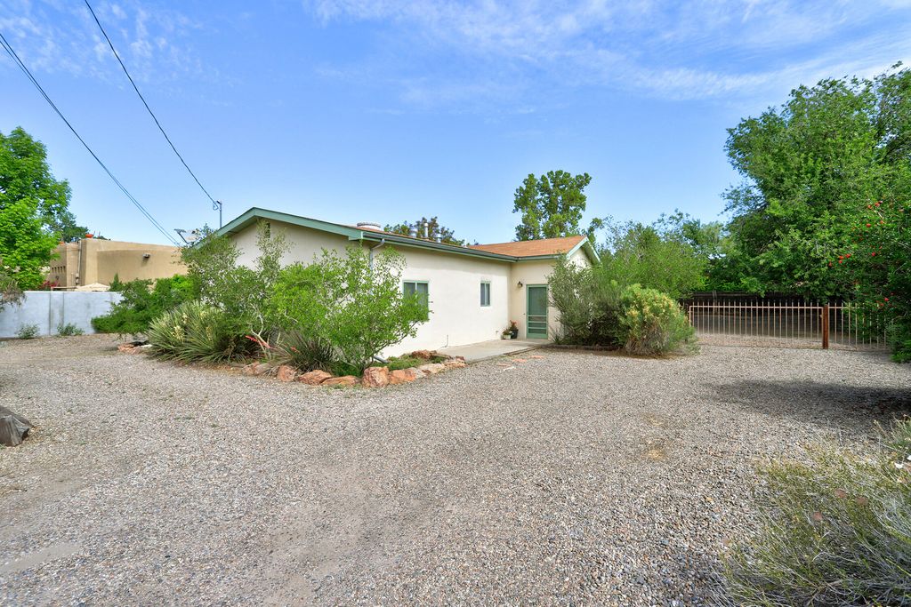 1149 Ortega Road NW, Albuquerque, NM 87114