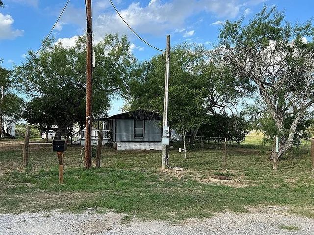 700 Lopez, George West, TX 78022