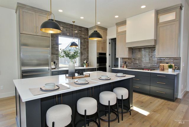 822 N Danville Ave, Eagle, ID 83616