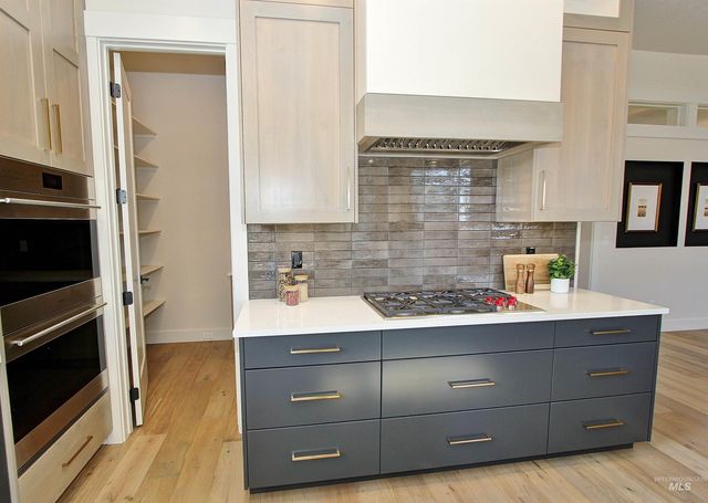 822 N Danville Ave, Eagle, ID 83616